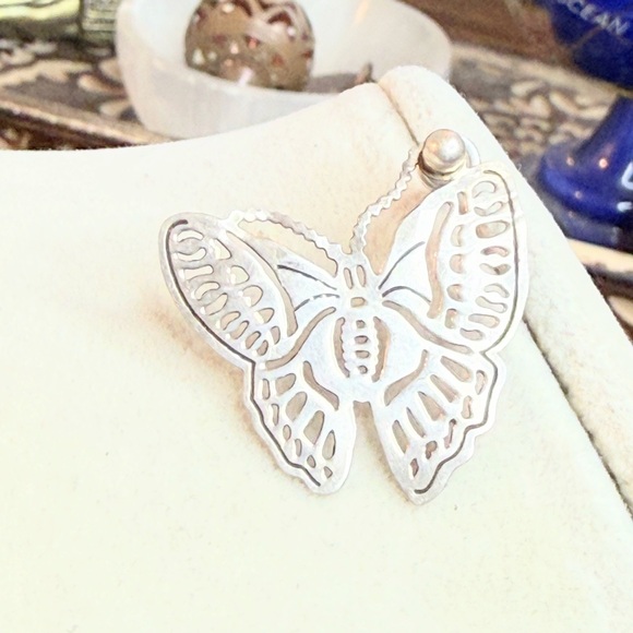 Sterling Silver Butterfly Stud Earrings Filigree Cutout Small Vintage - Picture 6 of 12